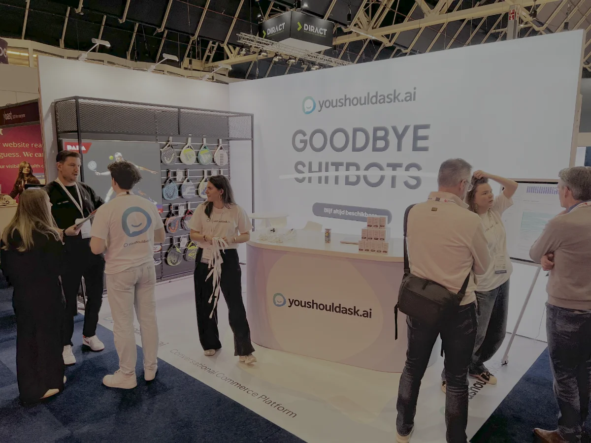 YouShouldAsk.AI in gesprek met bezoekers op een evenement